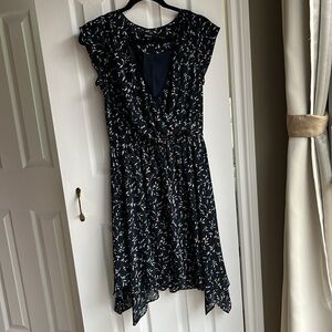 Beautiful dress size small Reitmans